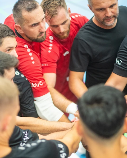 AFC Graz Futsal – Mannschaft und Trainer im Teamkreis vor dem Spiel