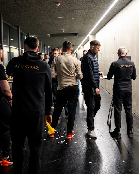 AFC Graz Futsal – Team im Vereinsdress im Hallengang vor dem Spiel