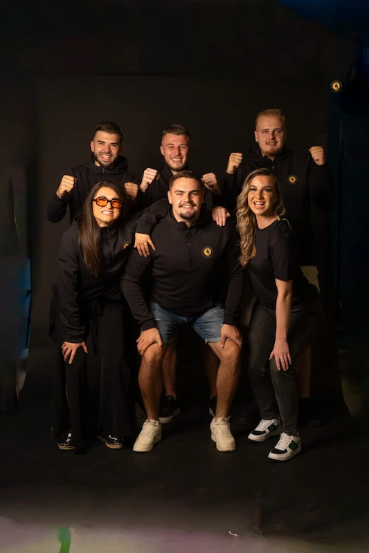 AFC Graz Futsal – Teamfoto des Vereins mit Mitgliedern in schwarzen Vereinspolos